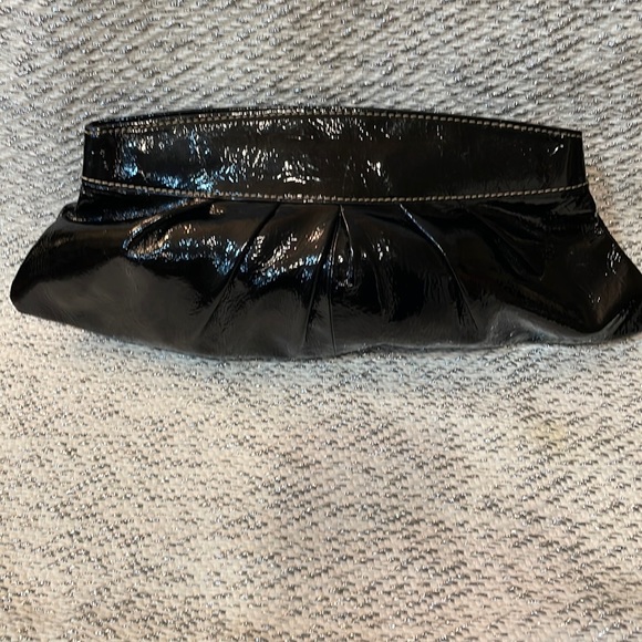 Fossil Handbags - 43-EUC - Black Patent leather Fossil clutch